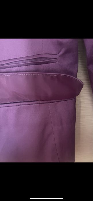 Sacou dama cambrat cu nasturi decorativi.s 36 nou C&A culoare mov-violet