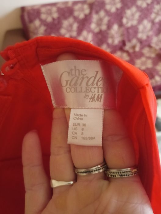 Продавам червена рокля