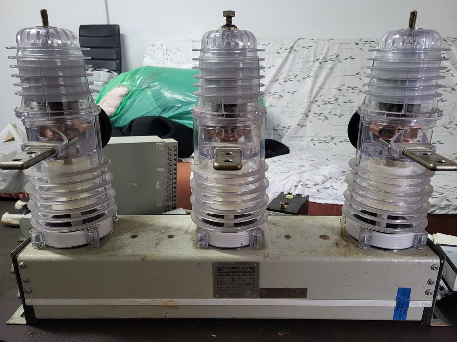 Întreruptor în vid Tavrida Electric VCB – Medie Tensiune – Trifazat
