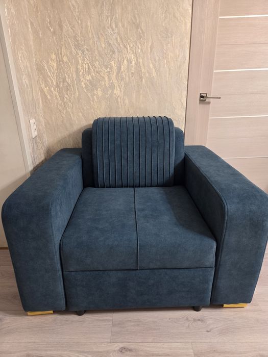 Продам диван с 1  креслом