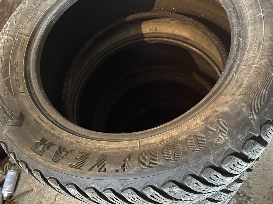 Продам зимние шины комплект, Good Year