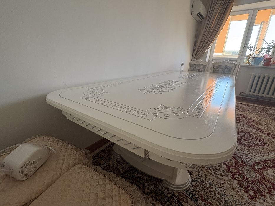 Продается Белорусский  стол со 12 стульями,