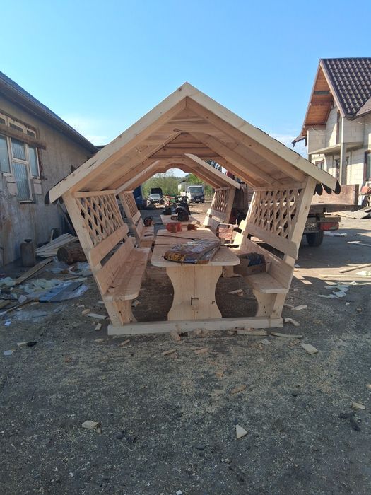 Vând foișoare și leagăne