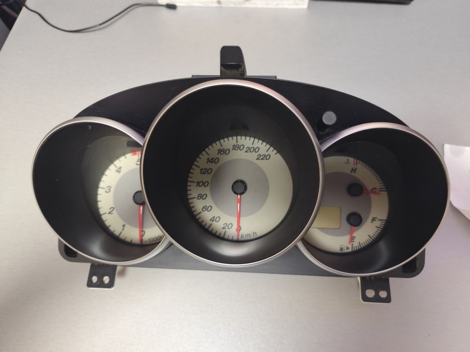 Vand ceasuri bord mazda3 2006