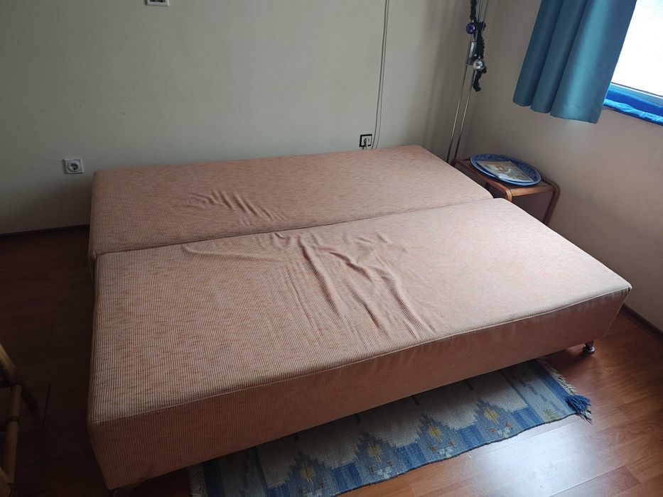 Разтегателен диван с място за съхранение