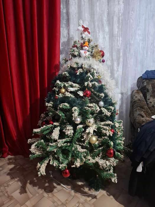 Продам Ёлку с игрушками