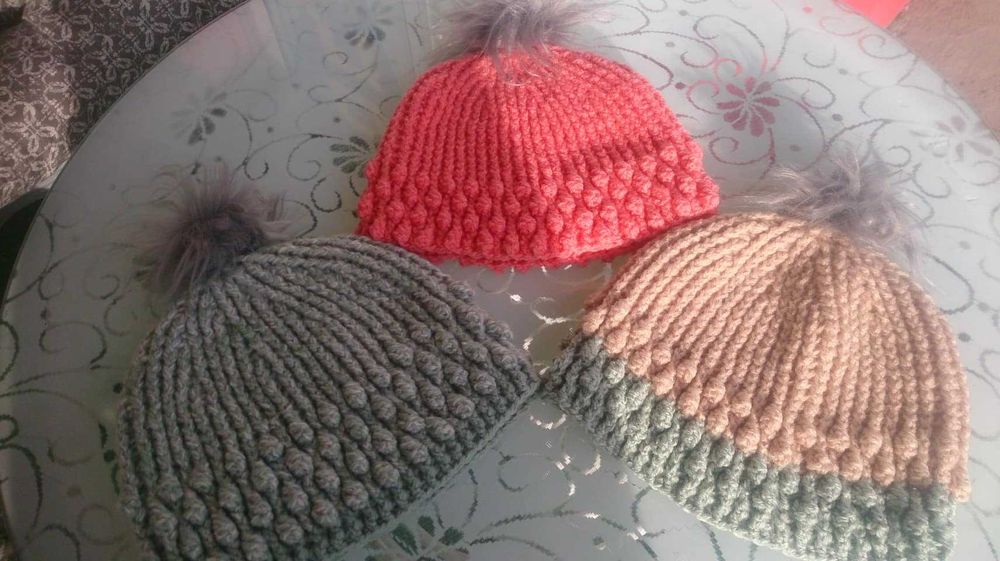 Шапки.Ръчно плетиво,безшевни.НОВИ.
