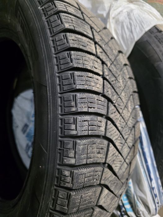 Шина Pirelli ice zero 225x65x17i