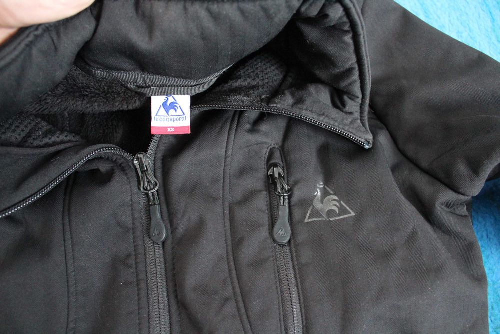 Hanorac softshell Le Coq Sportif S si tricou Armani Jeans S-M