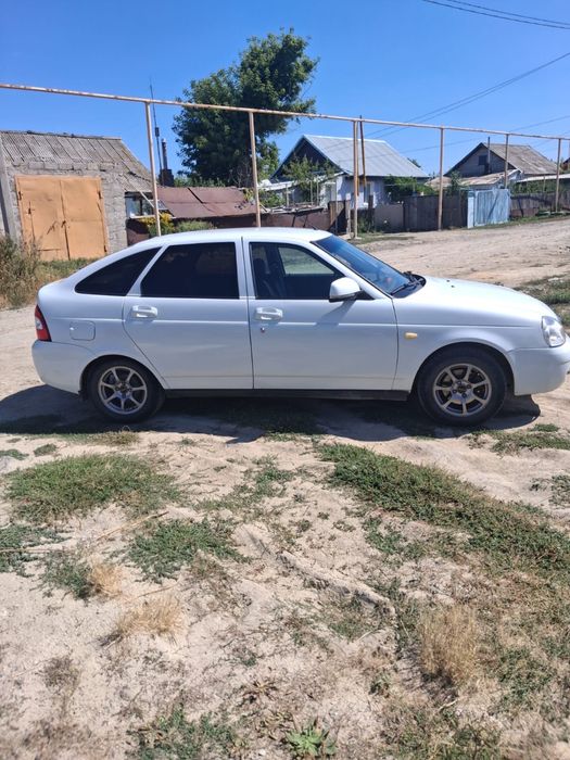 Продам авто Lada Priora хэтчбэк 2011 года.