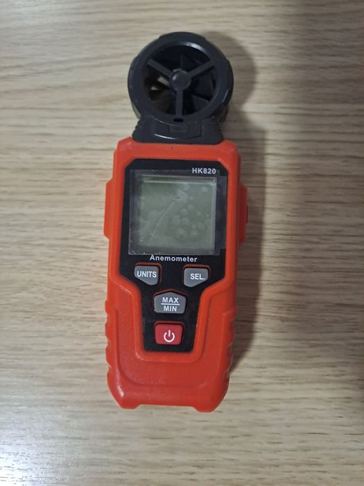 Vând  Anemometru