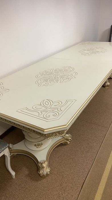 Стол для гостиной