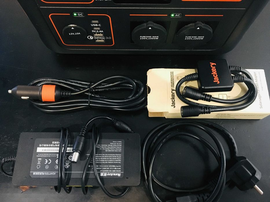Jackery Explorer 1000 Portable Power Station - Stare impecabilă