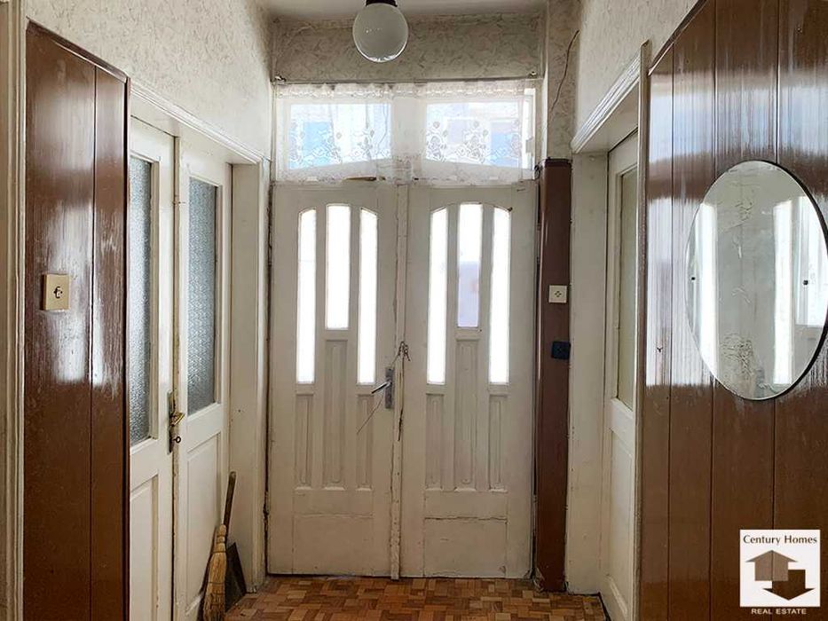 105595 Очарователна триетажна къща с гараж и двор във Велико Търново