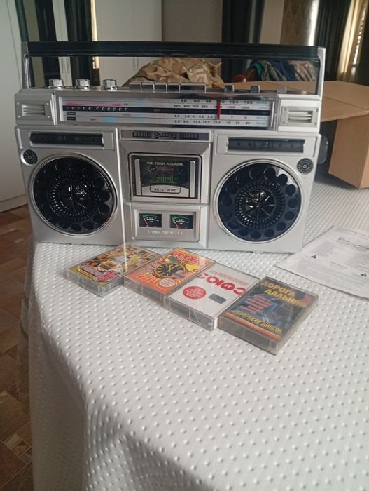 Магнитофон новый продам