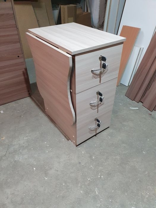 Маникюрный стол новый