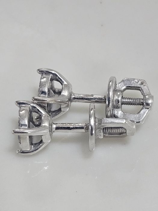 585 Серьги с бриллиантами