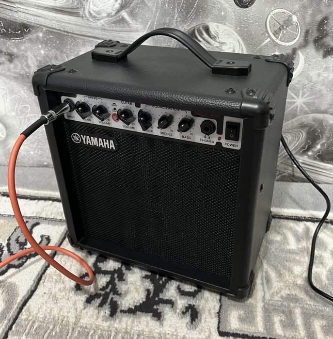 Электрогитара Yamaha pacifica 012 с комбиком