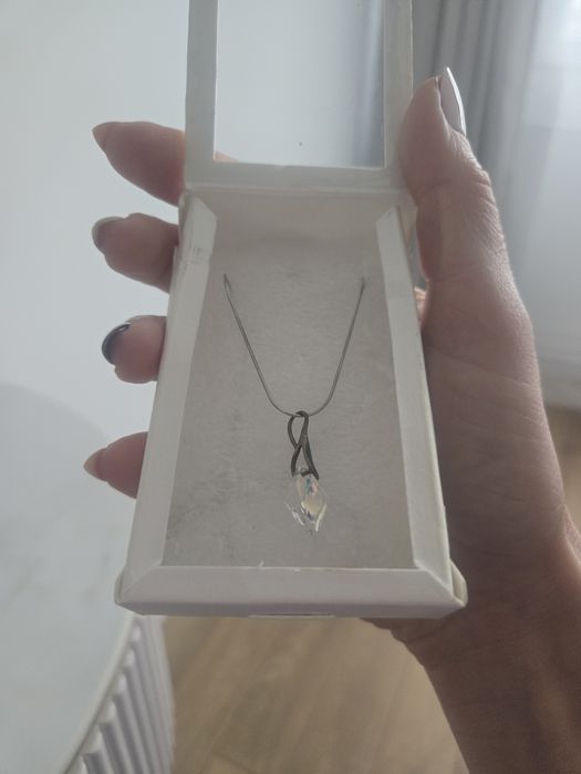 Чисто ново сребърно колие с висулка  Swarowski