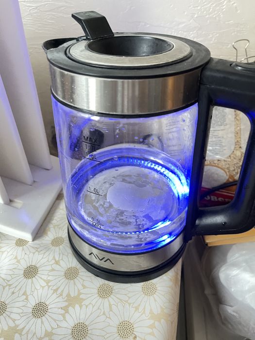 Электрический чайник AVA