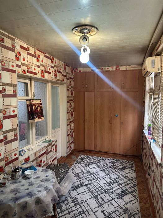 Bobur kochasida 3 xonali uy sotiladi