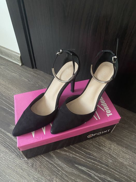 Обувки с висок ток