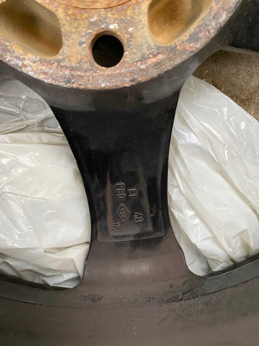 Hankook anvelope jante 235 40 R18 iarna