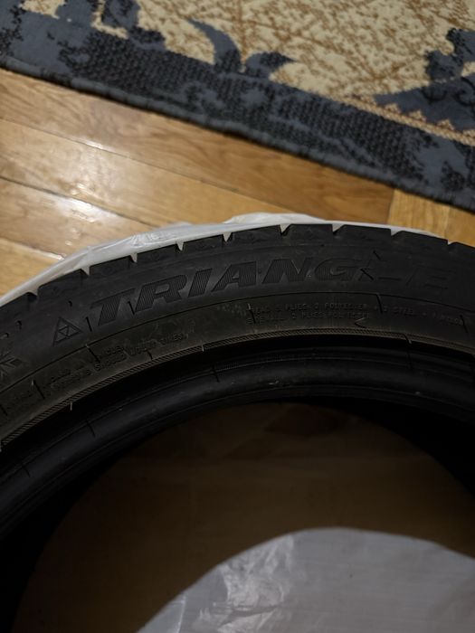 Зимние шины Triangle. 235/45R-18