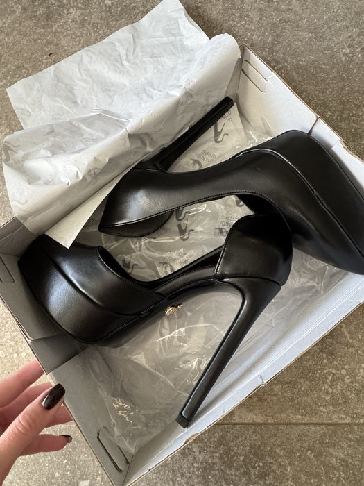 Дамски обувки с висок ток