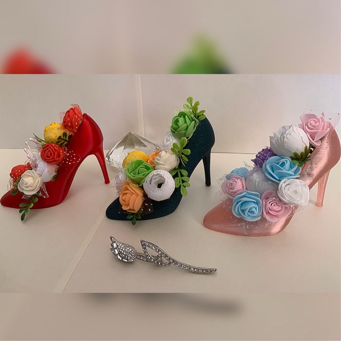 Стилна обувка с цветя