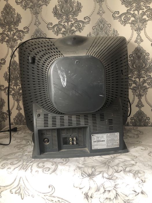 Телевизор LG старый