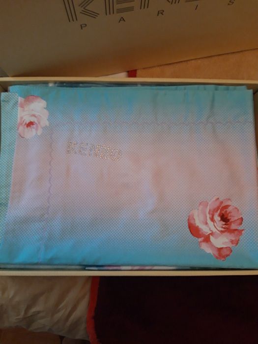 Постельное бельё Kenzo.