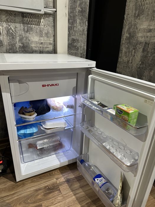 Мини холодильник Shivaki.