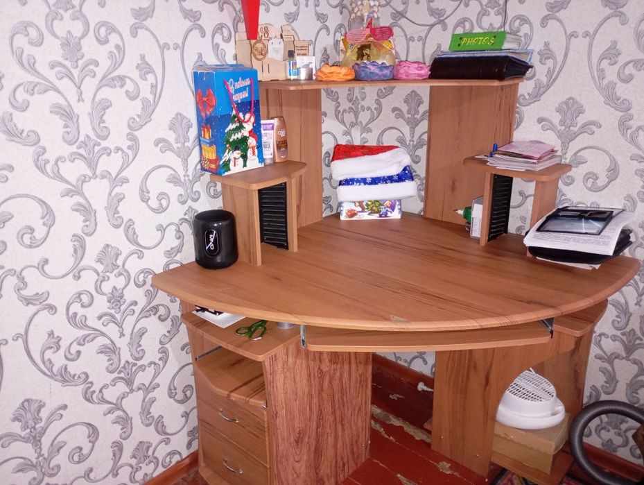 Продам компьютерный стол