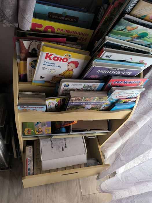 Детска Етажерка За книги и място за играчки