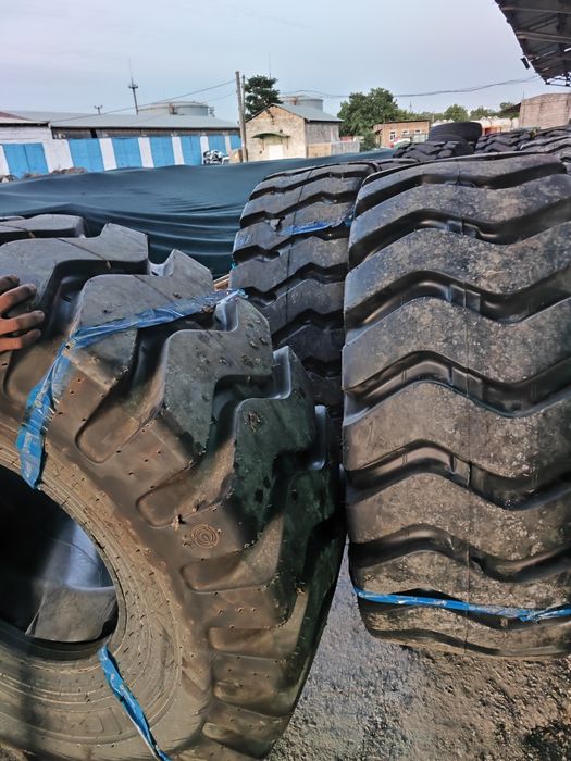 Погрузчики шины 23.5-23 (3 куба)