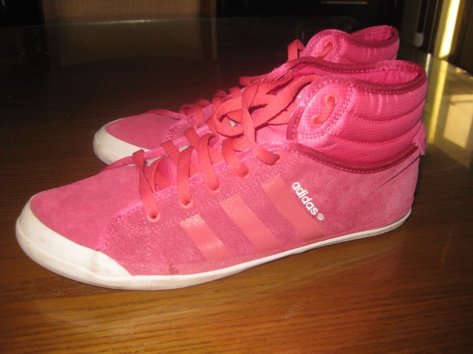 Продавам оригинални кецове на Адидас