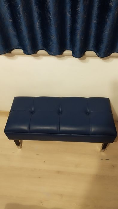 Banca albastră din piele