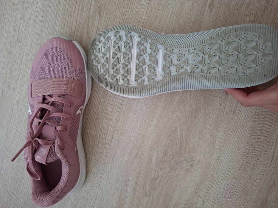 Дамски оригинални маратонки Nike MC TRAINER 2