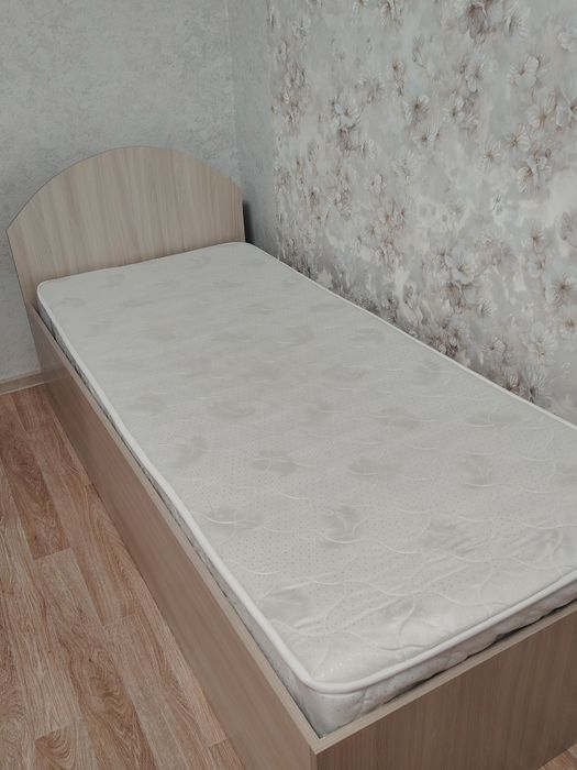 Кровать 1спальное место.