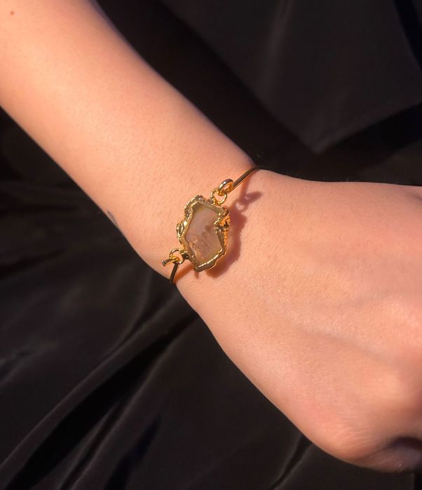 Гривна с камък Ахат