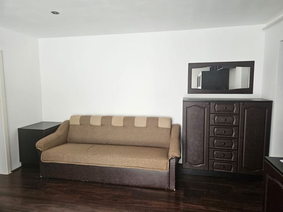 Inchiriez apartament cu 2 camere + living