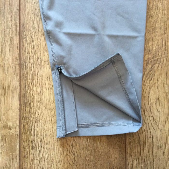 НОВО сиво вталено тънко долнище анцуг UNDER ARMOUR размер L от САЩ