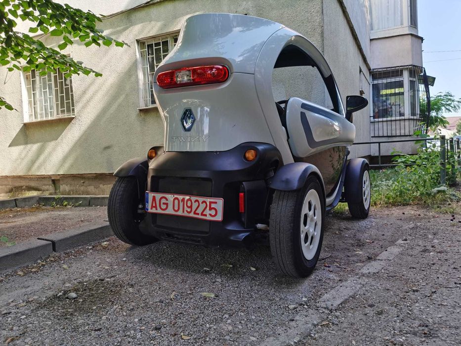 Twizy 80 Electric (se conduce de la 16 ani cu permis B1 ca și Aixam Tazzari Microcar Yoyo Chatenet Lijier Relive Allview, etc.)