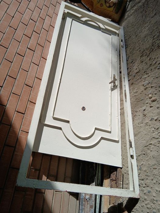 Продаётся железный дверь (эшик сотилади метталдан)