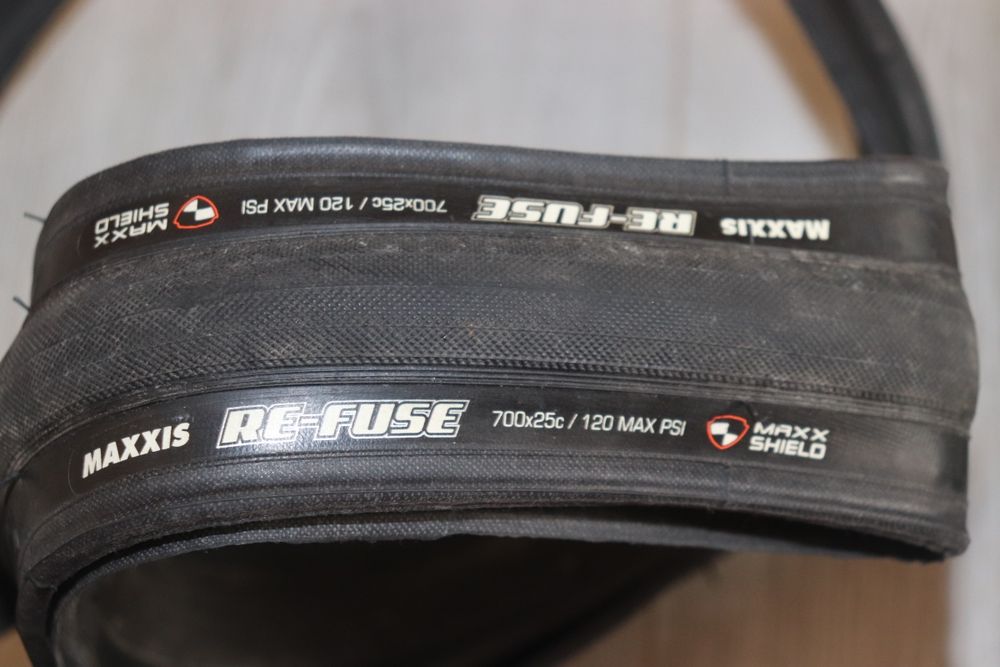 Шосейни гуми Maxxis refuse