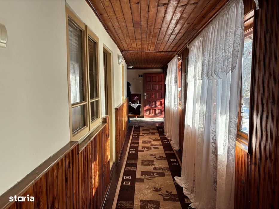 Casa gospodarului, bine întreținută, cu teren generos – Comarnic