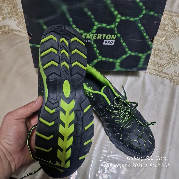 Продаётся новая кроссовка