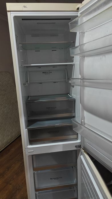 LG холодильник продам