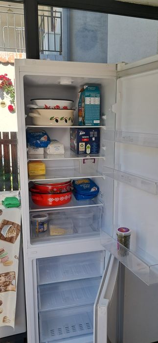 Vindem frigider artic